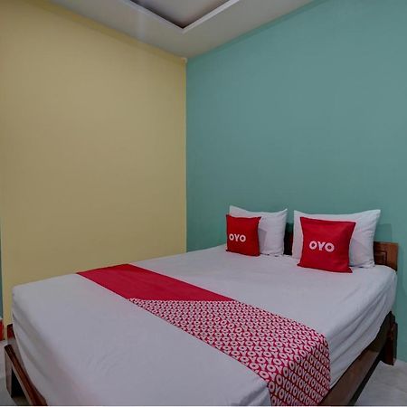 Oyo 92896 Hotel Sahabat Syariah Sangkapura Eksteriør billede